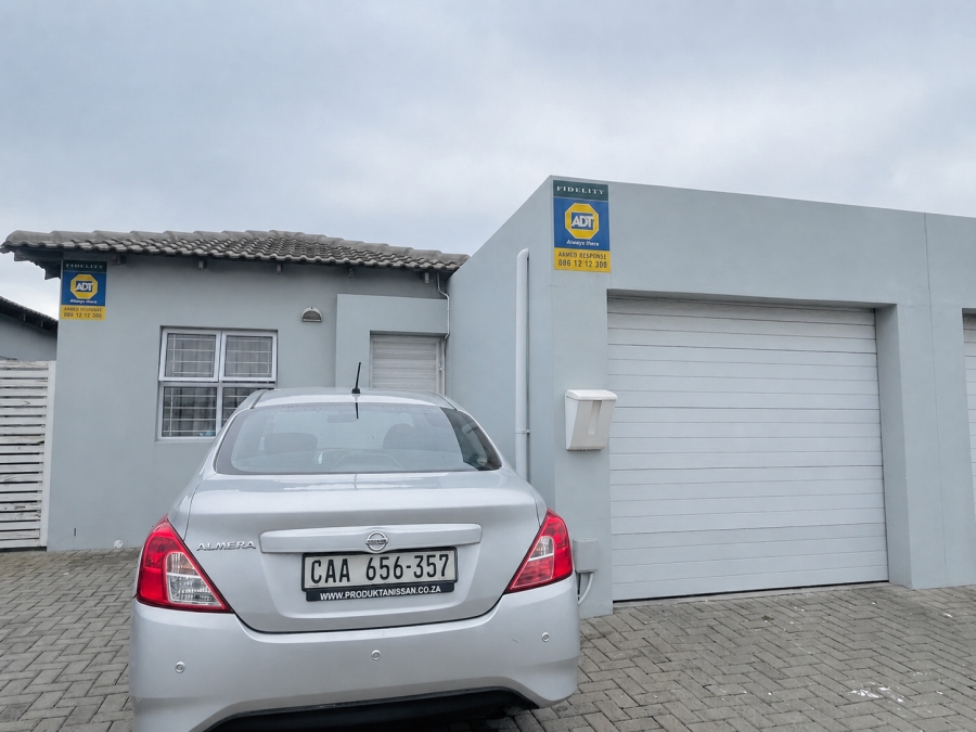 2 Bedroom Property for Sale in Parklands North Western Cape